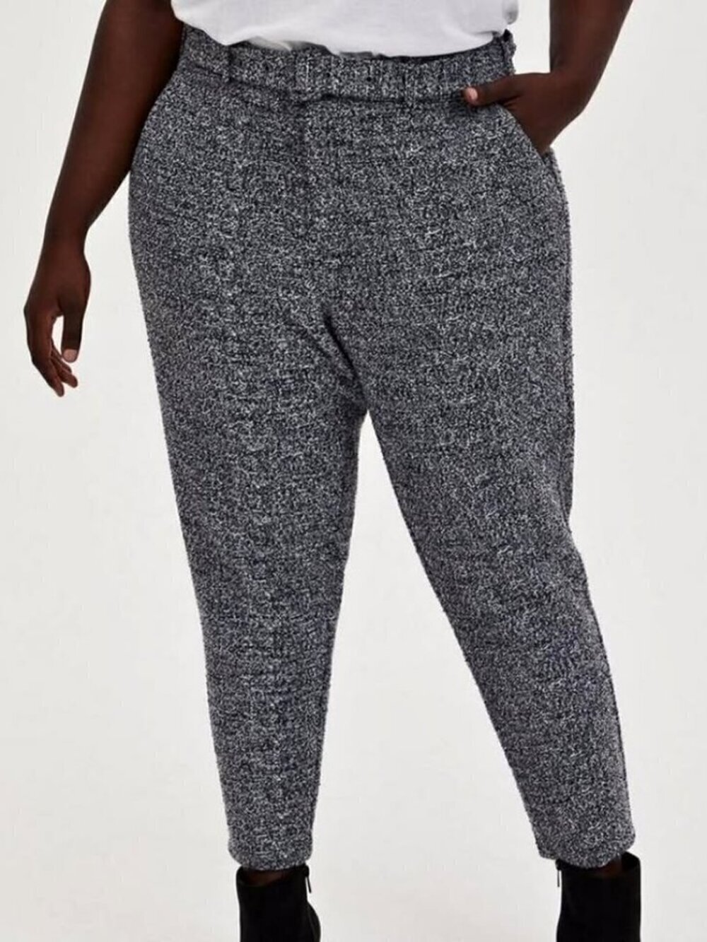 NEW NWT TORRID Plus Size Black White Belted Trouser Pant Tapered Leg Cropped 24